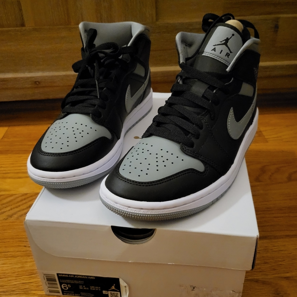 Jordan 1 Mid - Shadow